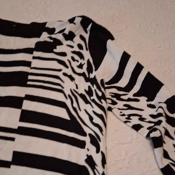 Joseph A. Black and White Animal Print Top/Sweater - Picture 8 of 10
